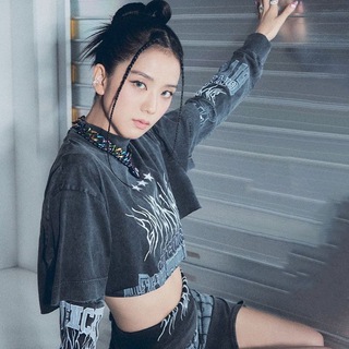 𝘑𝘐𝘚𝘖𝘖' (@jisoocandids)