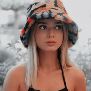 محافظ (@roxana_chanell)