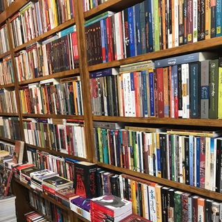 کتاب‌باز (@bybook)