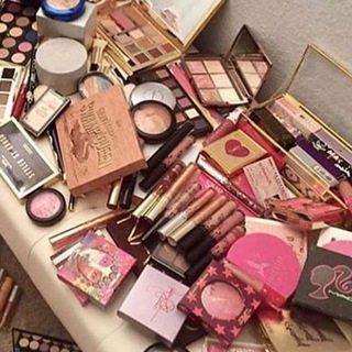 Fry Day makeup (@frydaymakeup)
